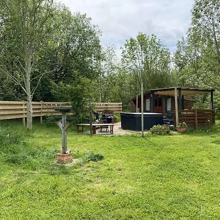 Wooden Tiny House Glamping Cabin With Hot Tub 1 Tuxford Exterior photo