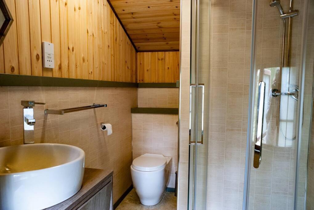 Wooden Tiny House Glamping With Hot Tub 1