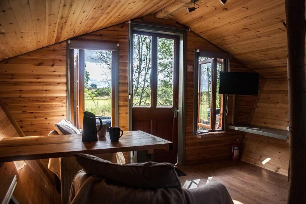 Wooden Tiny House Glamping With Hot Tub 1 Chalet *